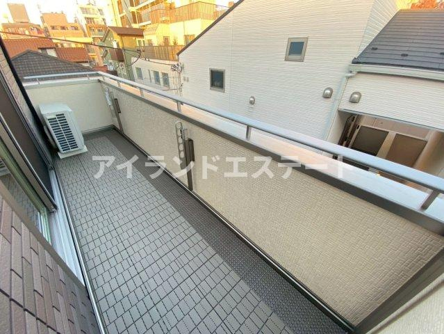 ヴィラ・シンビオーズ三軒茶屋　オートロック　通風良好のバルコニー