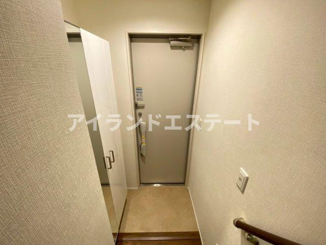 ヴィラ・シンビオーズ三軒茶屋　オートロック　通風良好の玄関