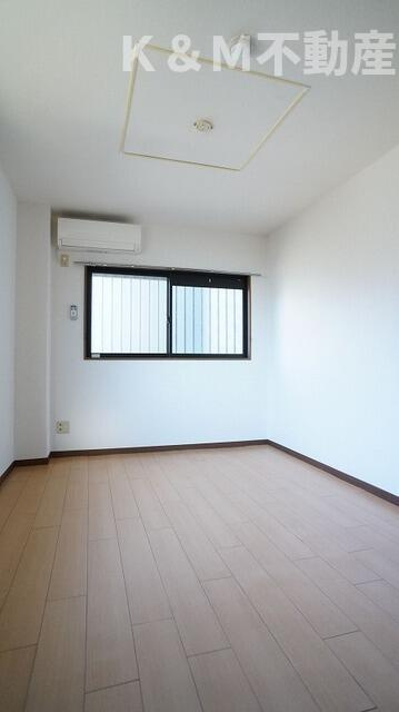 ハイム・コンフォート新松戸の寝室|広くて明るい寝室