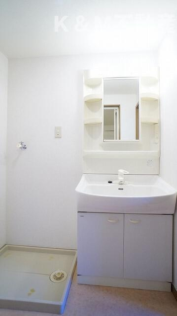 ハイム・コンフォート新松戸の洗面所|明るい洗面所です