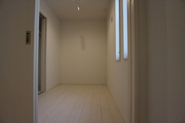 GRANDTIC内田橋の寝室|広くて明るい寝室