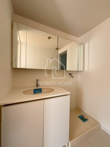 GLASHAUSの洗面所