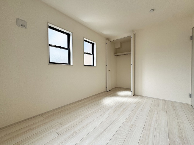 【寝室】 | 富士見市渡戸2丁目　新築一戸建住宅　全1棟　(ふじみ野店) | 南西側洋室6.0帖。