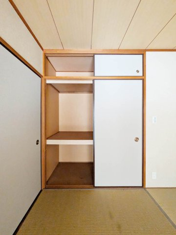 ルネ神戸北町Ⅱサウスコート2番館の収納|約6帖の洋室にある押入れ