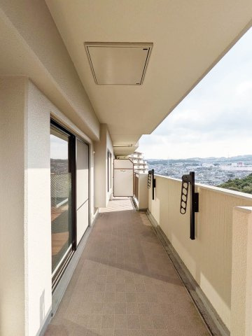 ルネ神戸北町Ⅱサウスコート2番館のバルコニー|ワイドスパンバルコニー