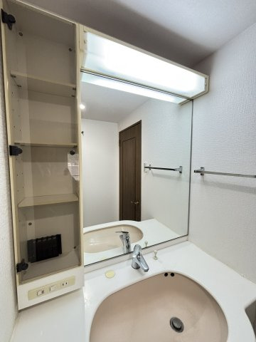 ルネ神戸北町Ⅱサウスコート2番館の設備|キャビネット付きで歯ブラシなどをスッキリと収納できます