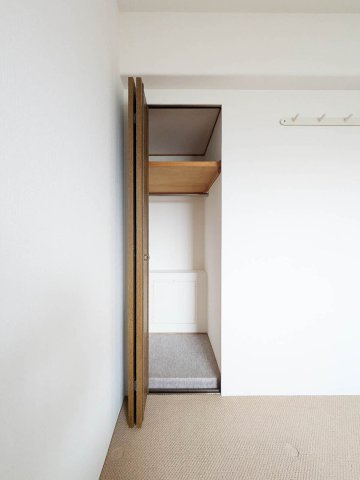 ルネ神戸北町Ⅱサウスコート2番館の収納|約5.1帖の洋室にあるクローゼット