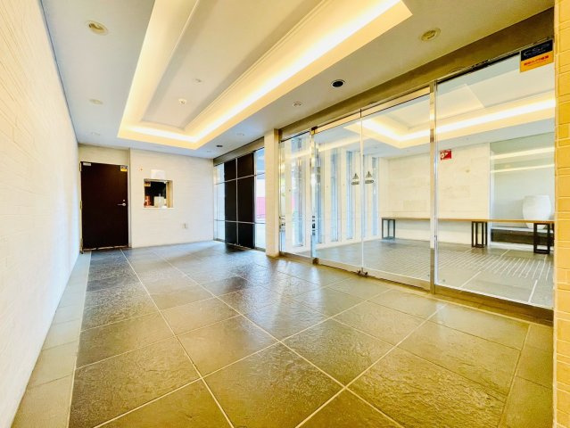 メイツ西山本通のエントランス|エントランス(中)②