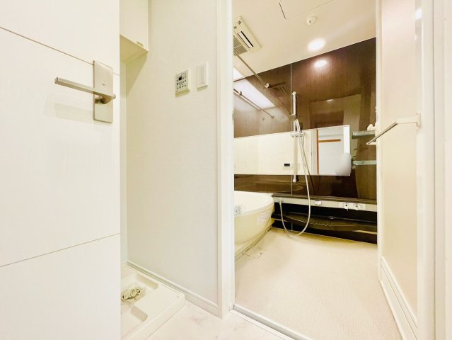 メイツ西山本通のランドリースペース|洗面所・浴室