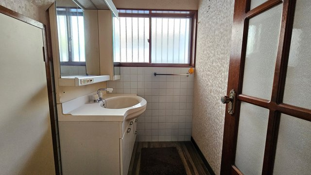 花ヶ島町立野　中古戸建の独立洗面台