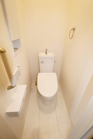 郡山市静西１丁目　　　１号棟　　　大成小学校、郡山第７中学区の洗面所