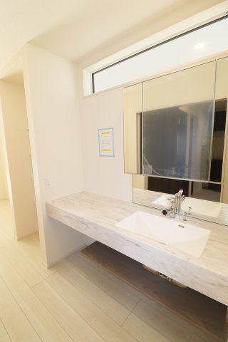 郡山市静西１丁目　　　１号棟　　　大成小学校、郡山第７中学区の洗面所