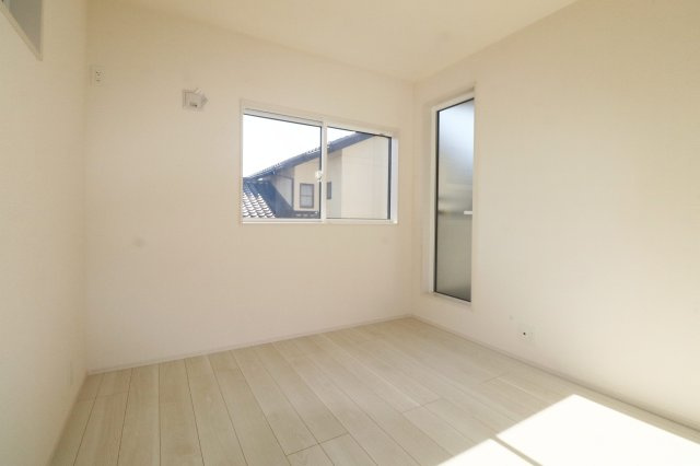 郡山市静西１丁目　　　１号棟　　　大成小学校、郡山第７中学区の洋室