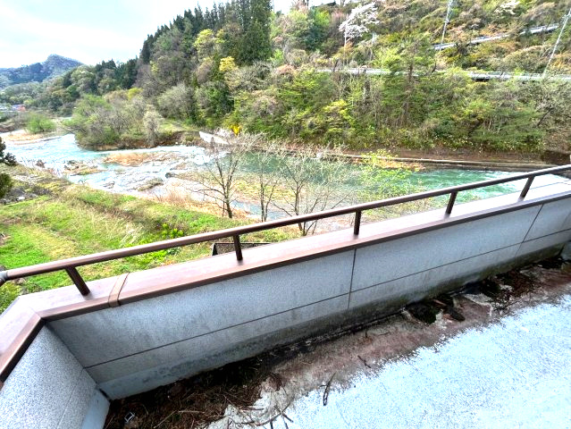 【バルコニー】 | 利根郡みなかみ町月夜野　展望良し　8SLDK