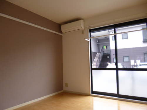 ファミール・ビレジ B棟の居間・リビング