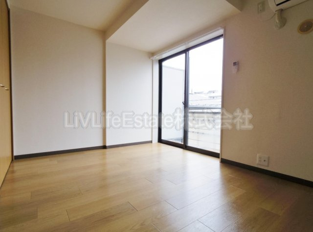 第一荒野ビルの居間・リビング