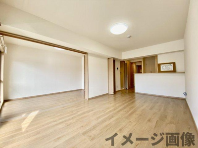 【居間・リビング】 | ユーミー三葛 | ※同系物件室内写真