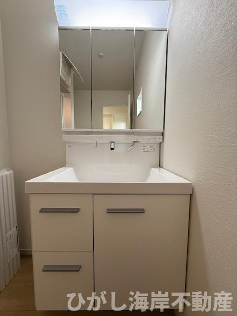 茅ヶ崎市矢畑　新築戸建　全５棟の独立洗面台|三面鏡化粧台