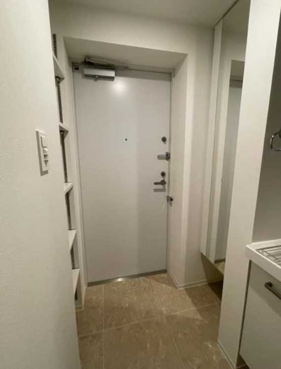 エルファーロ三軒茶屋Ⅱ　ペット相談　築浅　礼金０の玄関