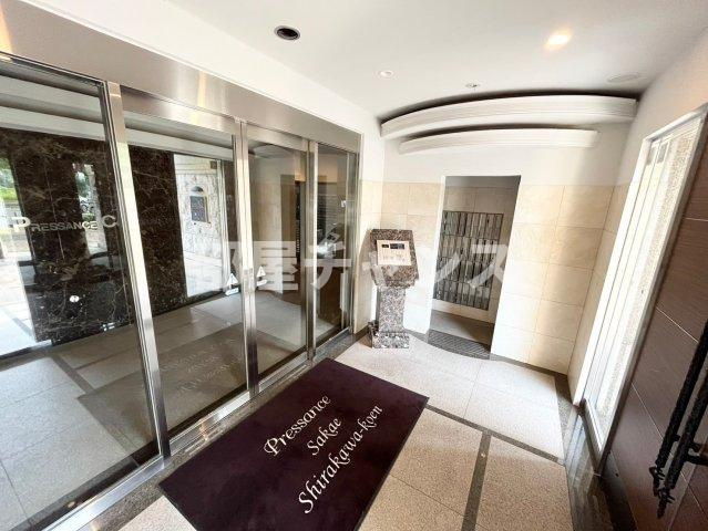 プレサンスSAKAE白川公園のエントランス