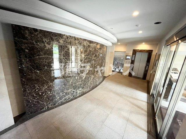 プレサンスSAKAE白川公園のロビー