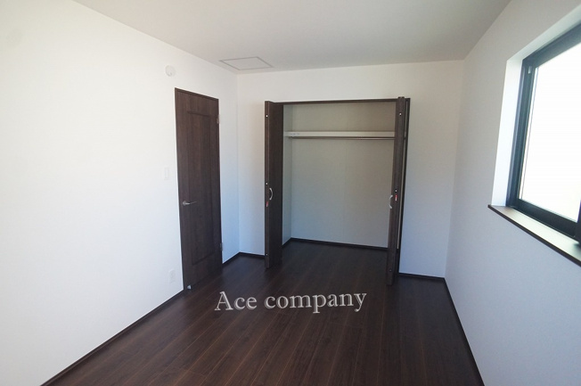 【寝室】 | 八尾市山本町南6丁目 | 【2階：洋室6.75帖】クローゼット完備です♪