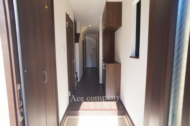 【玄関】 | 八尾市山本町南6丁目 | 玄関断熱ドア☆物入収納＋シューズボックス完備です♪