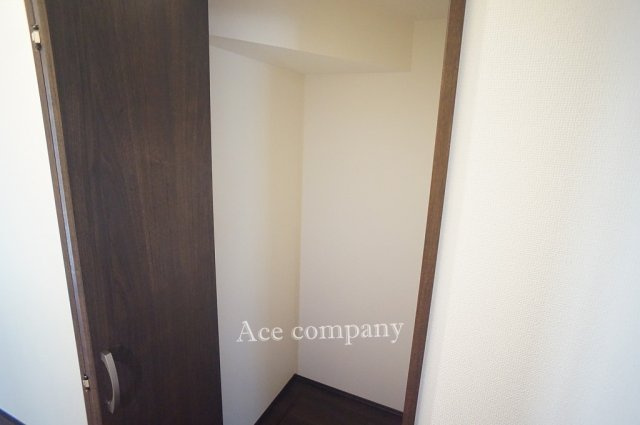 【収納】 | 八尾市山本町南6丁目 | 1階廊下にある階段下収納、収納内に床下収納付きです♪