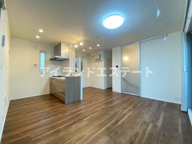 ヴィラ・シンビオーズ三軒茶屋　オートロック　通風良好の居間・リビング