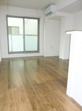 マトーニ ロッシの居間・リビング