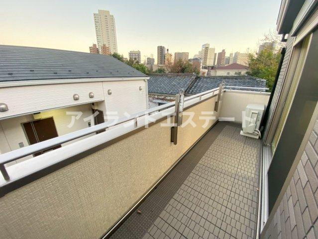 ヴィラ・シンビオーズ三軒茶屋　オートロック　通風良好のバルコニー