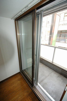 【内装】 | ピアニシモ池袋 | 音漏れを防ぐ2重サッシ仕様(^^)/