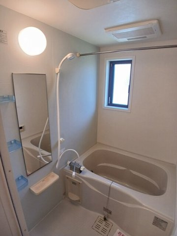 カーサ・コリーナⅡの浴室|きれいなお風呂です