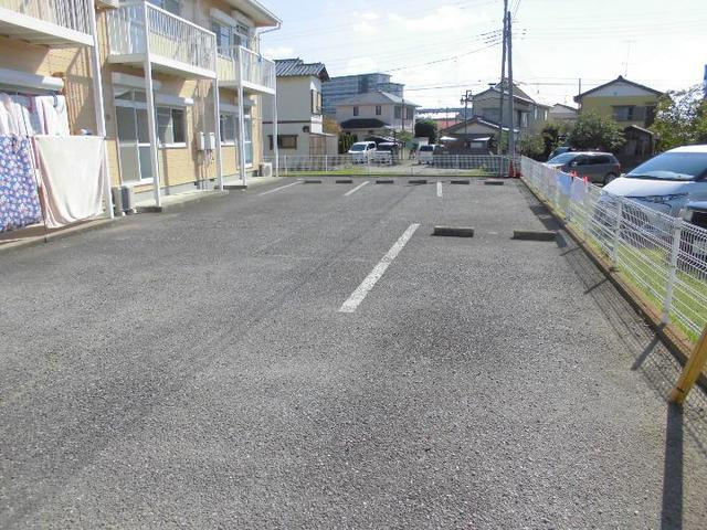 本谷ハイツの駐車場