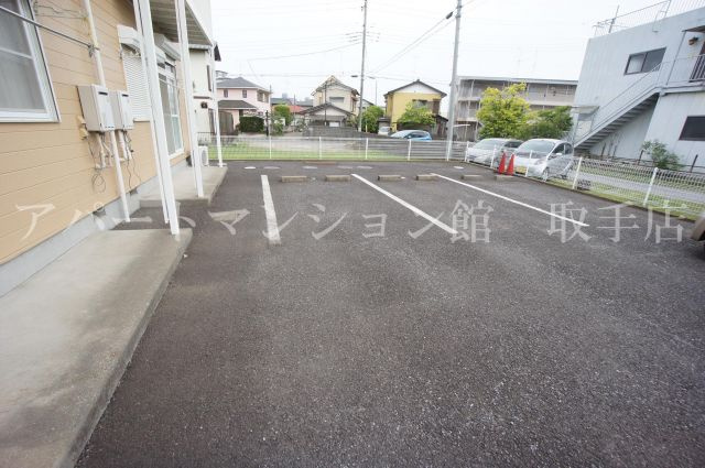 本谷ハイツの駐車場