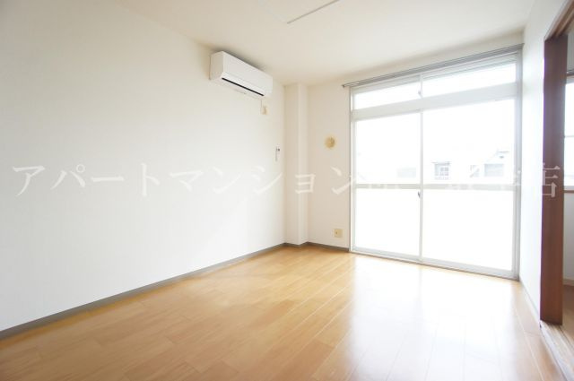 本谷ハイツの洋室