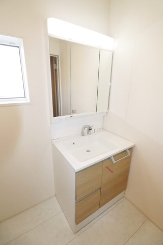 郡山市静西１丁目　　　２号棟　　　大成小学校、郡山第７中学区の洗面所