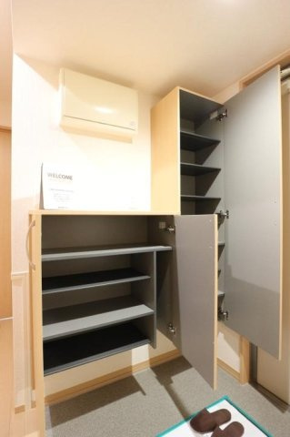 オ・ソレイユABIKOの玄関|シューズボックス