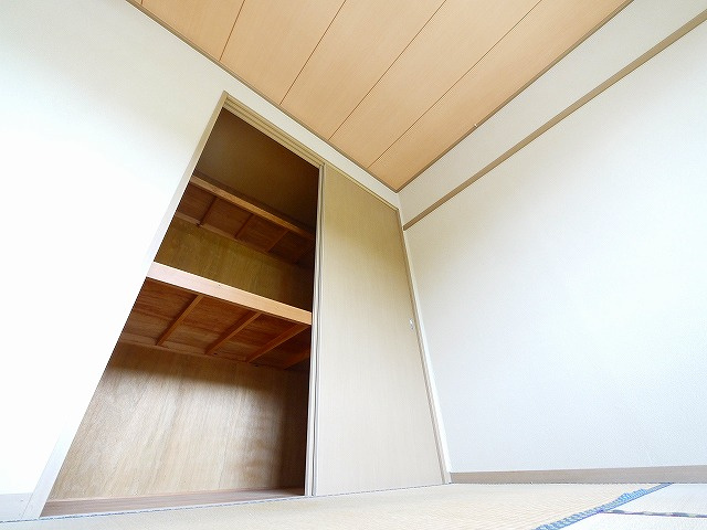 エントピア梅美　A棟の収納|たっぷりとした収納スペースです