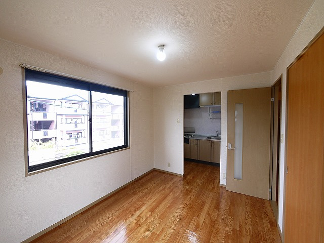 エントピア梅美　A棟の内装|明るい室内です