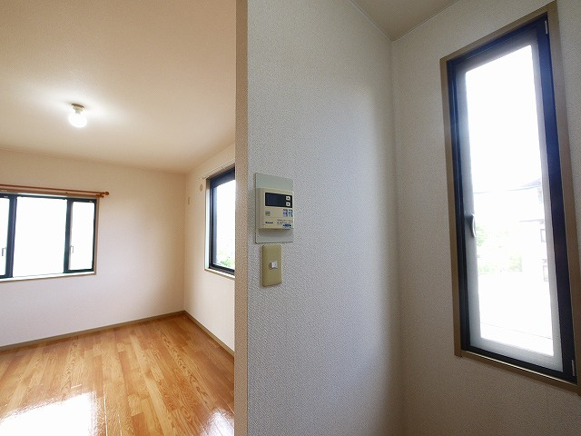 エントピア梅美　A棟の設備|給湯器リモコンです