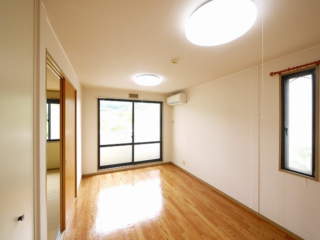 エントピア梅美　A棟の洋室|コンパクトで使いやすい洋室です