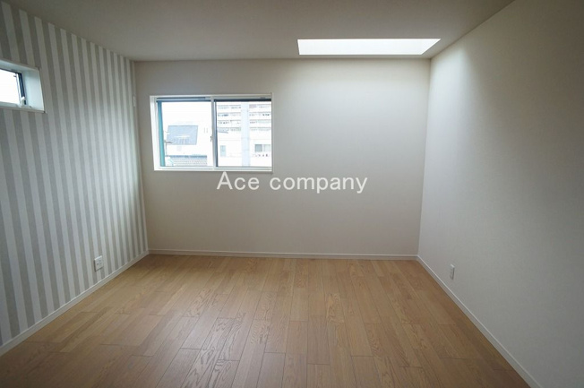 【寝室】 | 八尾市東弓削1丁目 | 【3階：洋室8.3帖】天窓付きです☆