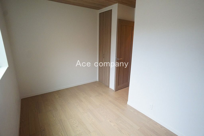 【子供部屋】 | 八尾市東弓削1丁目 | 【1階：洋室5.5帖】クローゼット完備です♪