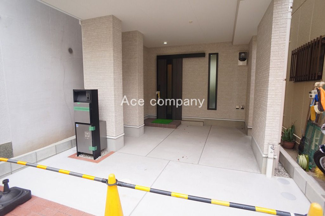 【駐車場】 | 八尾市東弓削1丁目 | 宅配ボックス・水栓完備☆玄関は電子キーシステムで解施錠です☆