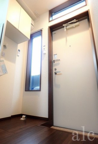 中野区上高田５丁目のアパートのセキュリティ|玄関部分