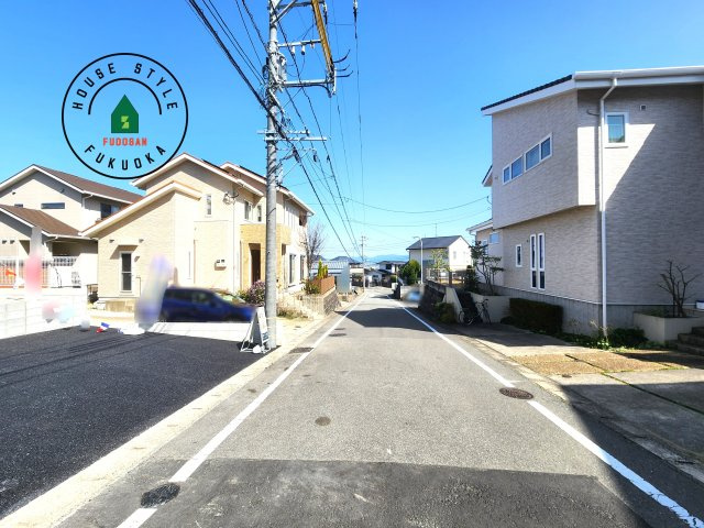 福岡市西区野方5丁目第15-2棟（1号棟）の前面道路含む現地写真|前面道路です。
