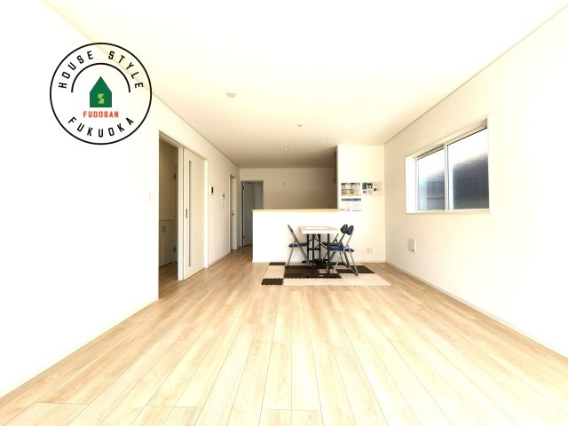 福岡市西区野方5丁目第15-2棟（1号棟）の洋室|キッチンからリビングをしっかり確認できます。家族の笑顔があふれる空間になりそうですね。