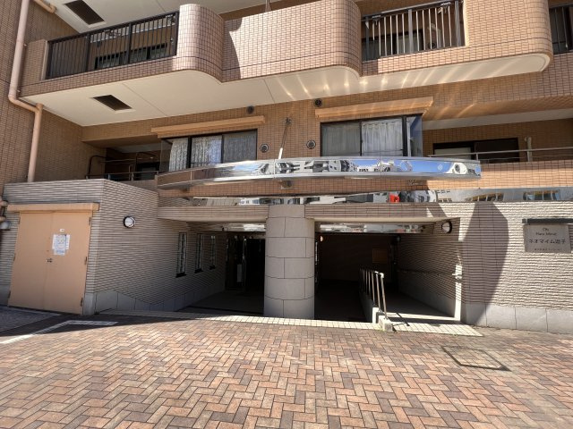 海まで10分！ネオマイム逗子　6階の外観|エントランス部分