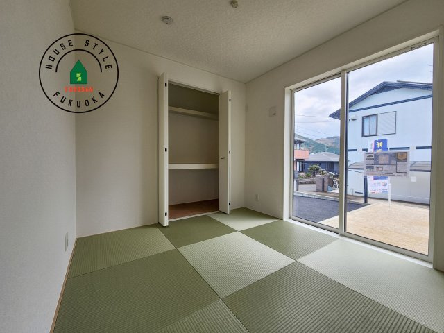 大野城市乙金台2丁目第2-1棟（1号棟）の和室|和室を上手に活用すると暮らし方の幅が広がります。例えば普段は開け放して、子供の小さいうちはお昼寝や遊びのスペースに。畳はソフトなので転んでもケガをしにくく安心です